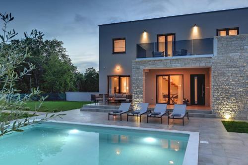 Villa Omnia — 4-Star Luxury Hotel in Marcana, Croatia