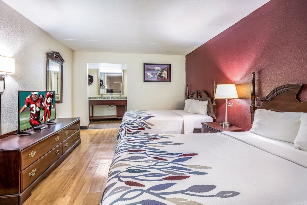 Red Roof Inn Caryville - photo 16
