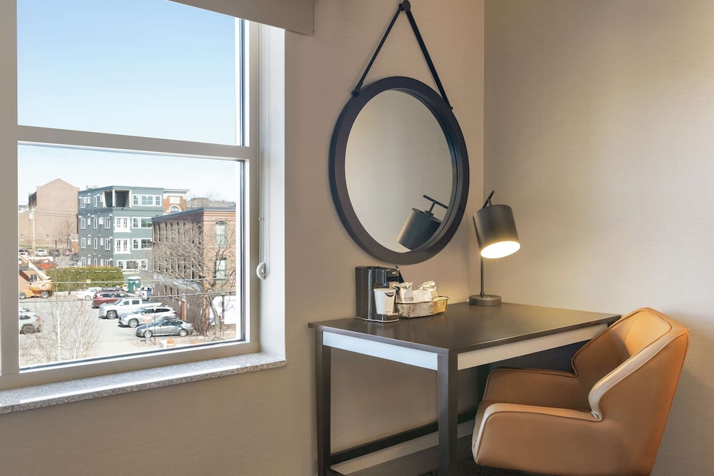 Hampton Inn Portland Downtown Waterfront - photo 18