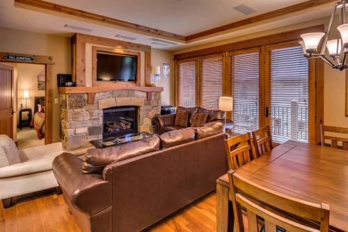 Catamount Lodge 204B by East West Hospitality — 4-Star Luxury Hotel in Truckee, United States