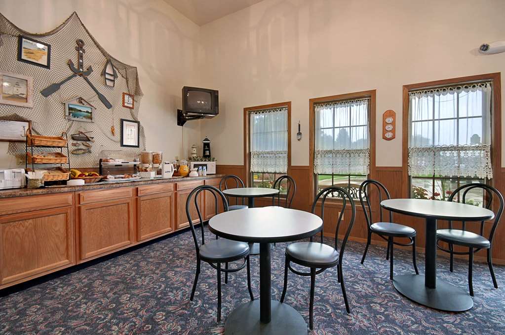 Super 8 by Wyndham Pella - photo 14