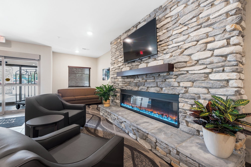 Cobblestone Hotel & Suites Urbana - photo 2