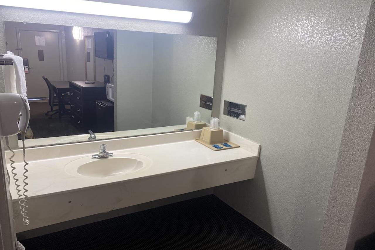 Diamond Inn - photo 21