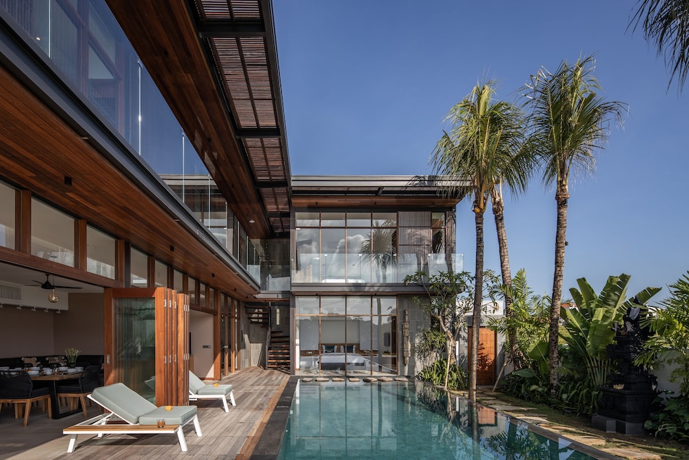 Stunning 6 BR Villa with Breathtaking Scenery — 4-Star Luxury Hotel in Canggu, Indonesia