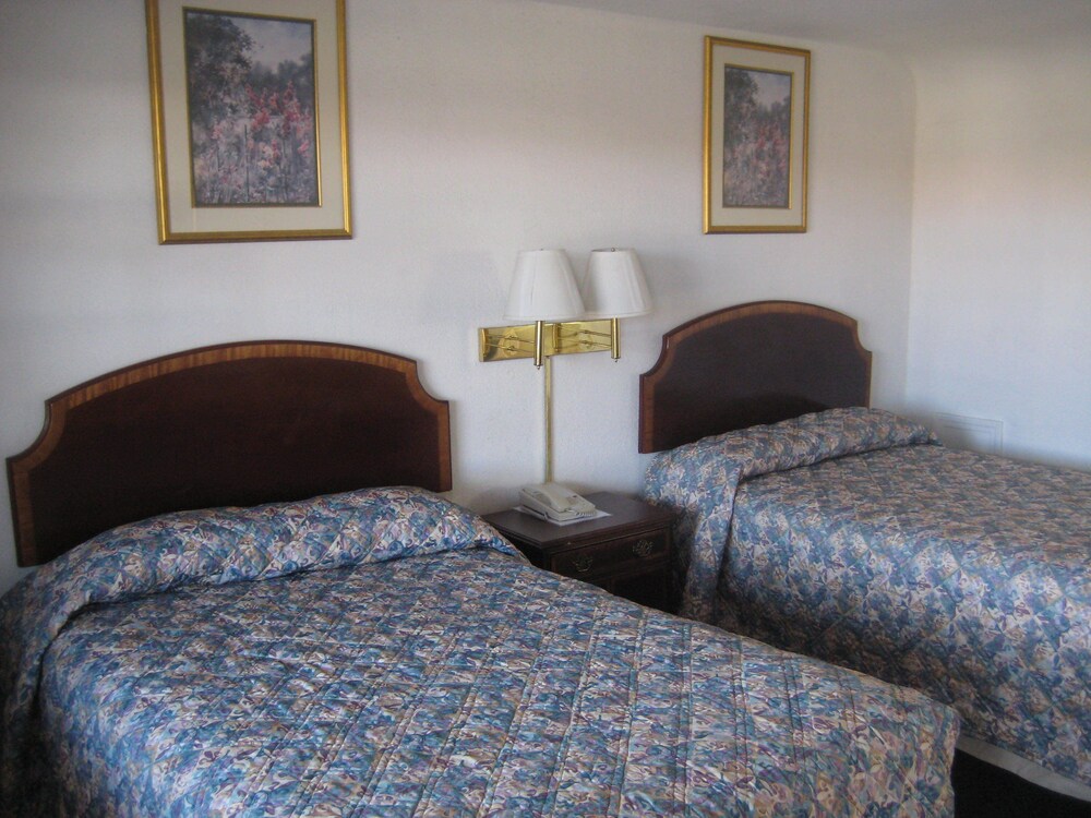 El Capitan Motel - photo 31