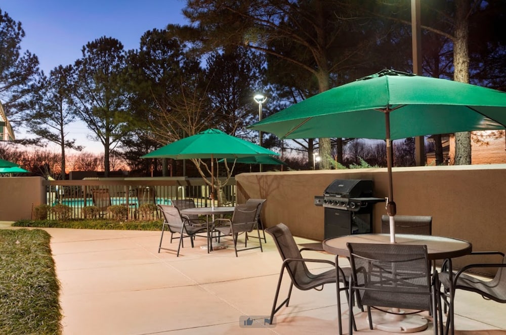 Hampton Inn Collierville - photo 33