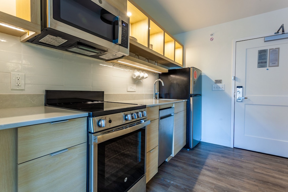 TownePlace Suites by Marriott Raleigh University Area - photo 37