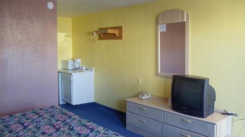 Eastwood Motel - photo 15