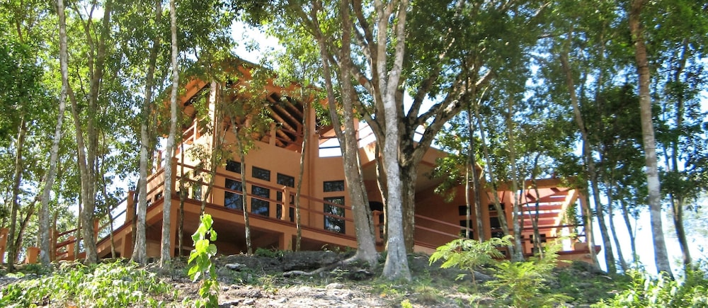Villa Cayo — 5-Star Luxury Hotel in San Ignacio, Belize