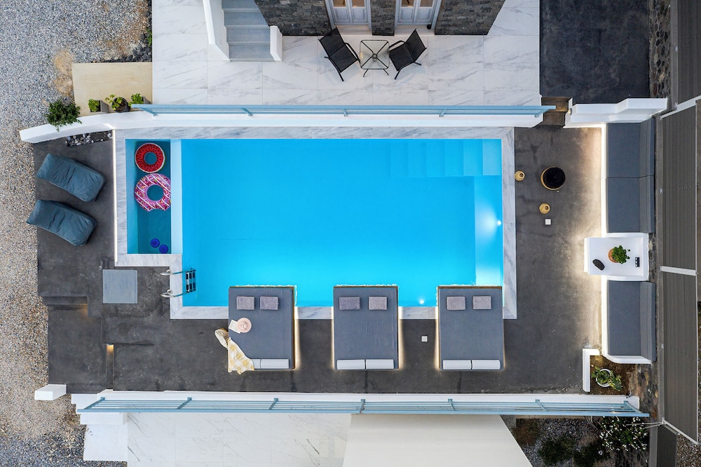 BlackStone Luxury Suites — Emporio — photo 2