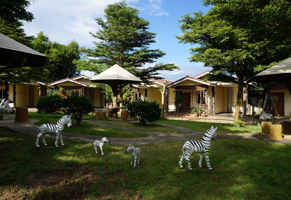Monmai Resort - carbon neutral hotel in Fang