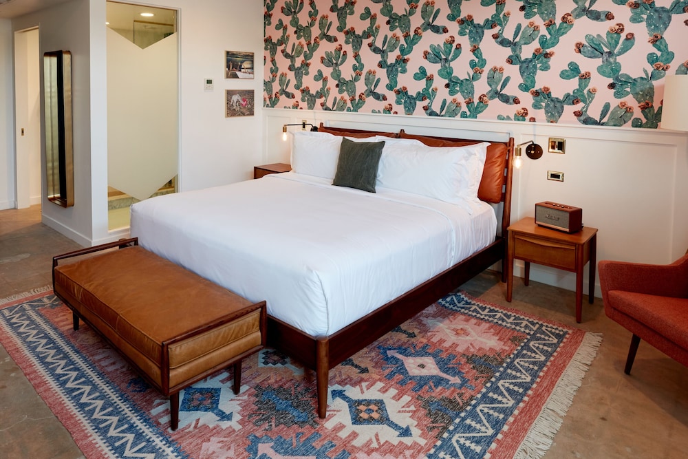 Rise Uptown Hotel - photo 10