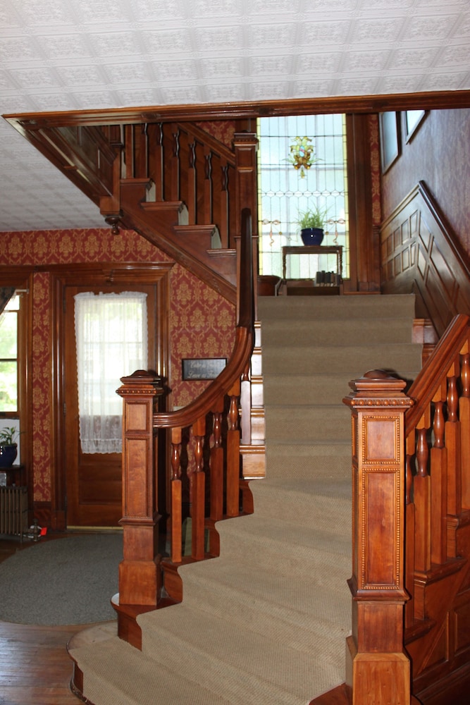 Victorian Charm Inn - photo 5