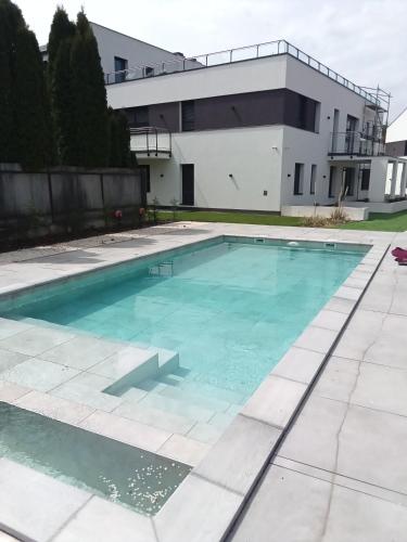 Oasis Beach Apartman — 4-Star Luxury Hotel in Hajduszoboszlo, Hungary