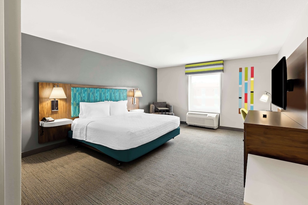 Hampton Inn & Suites Canton - photo 10