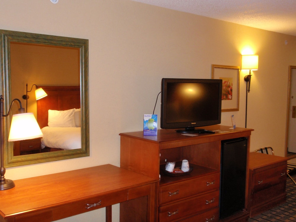 Baymont by Wyndham Lewisville - photo 18