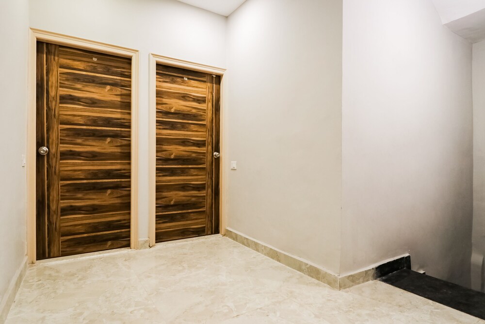 Oyo 61261 Hotel Z — Sector — photo 4