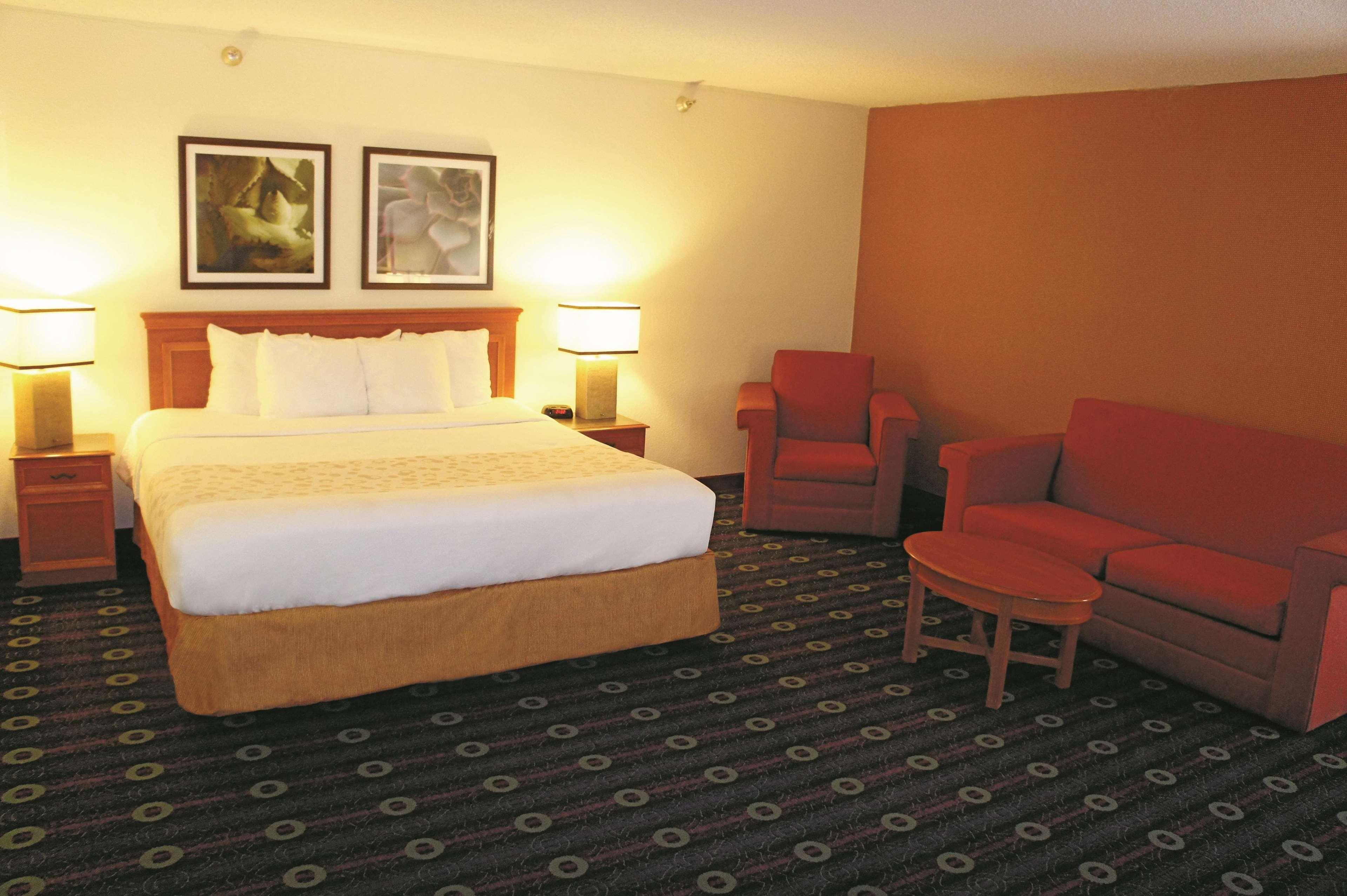 La Quinta Inn Kansas City North - photo 5