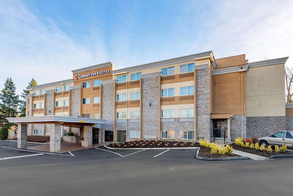 Comfort Inn & Suites Tigard near Washington Square - photo 2