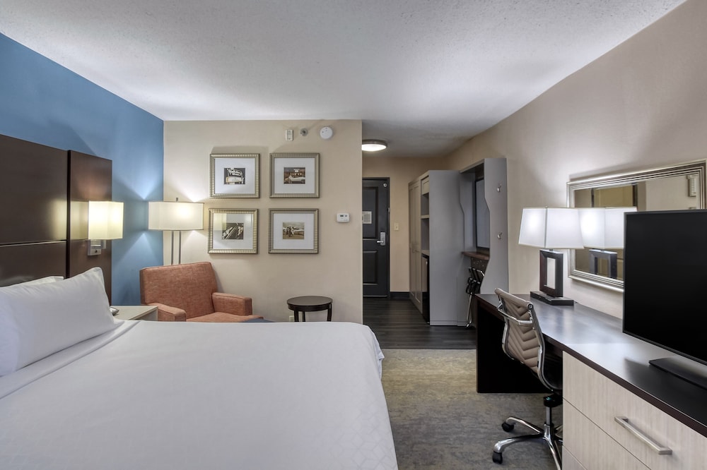 Holiday Inn Hotel & Suites Atlanta Airport North by IHG - photo 9