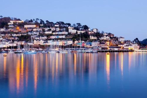 Dartmouth Caldon Holiday Chalet Sleeps 4 wifi elec inc Pets welcome — 4-Star Luxury Hotel in Dartmouth, United Kingdom