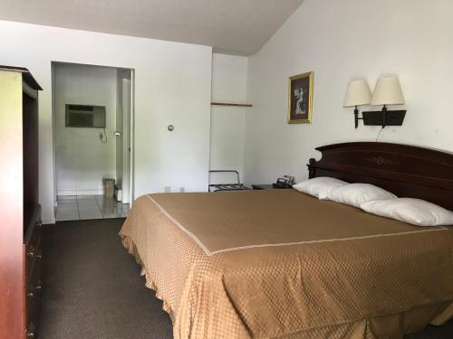 Exit 5 Motel and Cottages - photo 103