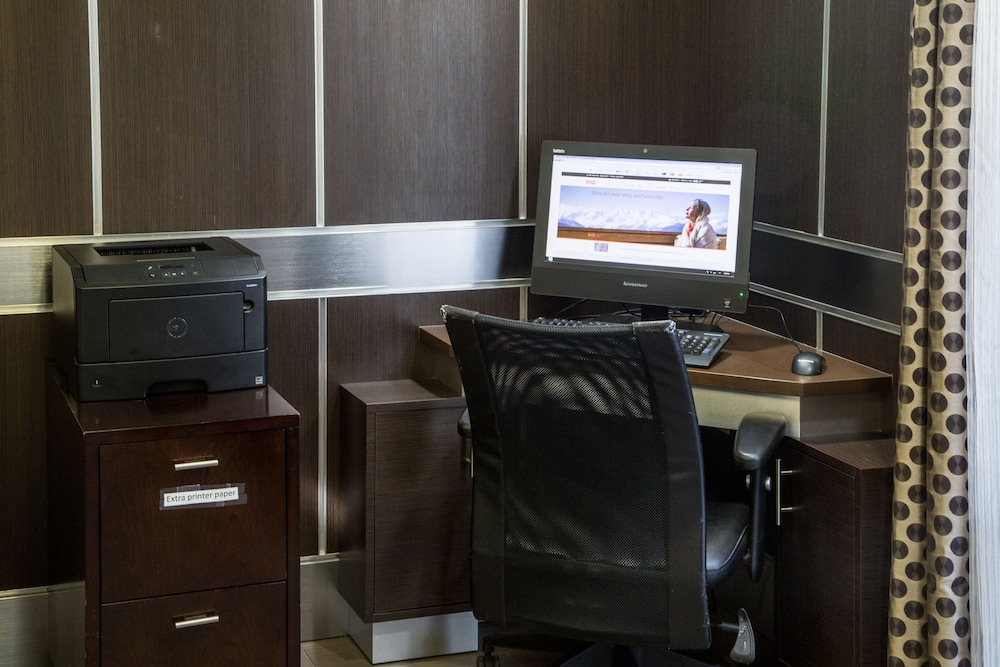 Holiday Inn Express Hotel & Suites Oxford by IHG - photo 24