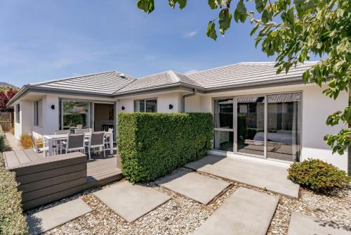 Southern Lakes Escape Queenstown Holiday home — 4-Star Luxury Hotel in Queenstown, New Zealand