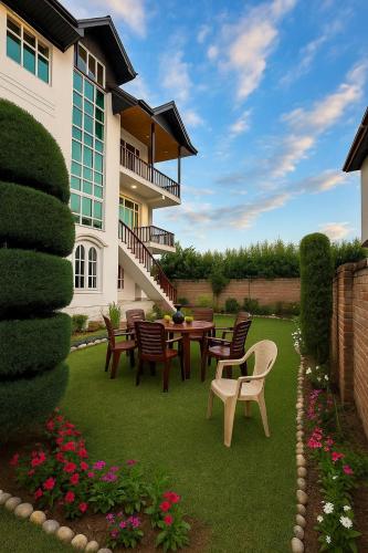 The Shesh Bagh Boutique Garden Stay Near Dal Lake & Mughal Garden in Srinagar, India