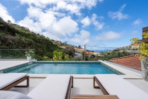 Madeira Protea Retreat Villa with Heated Private Pool Gym and Office — 4-Star Luxury Hotel in Campanario, Portugal