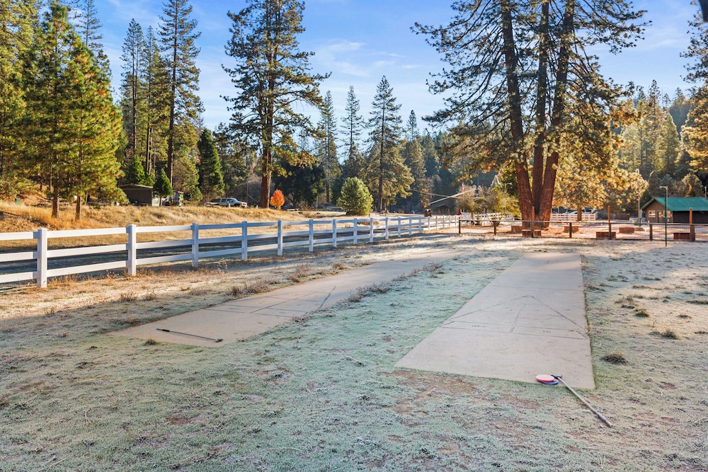 Yosemite Lakes RV Resort - photo 42