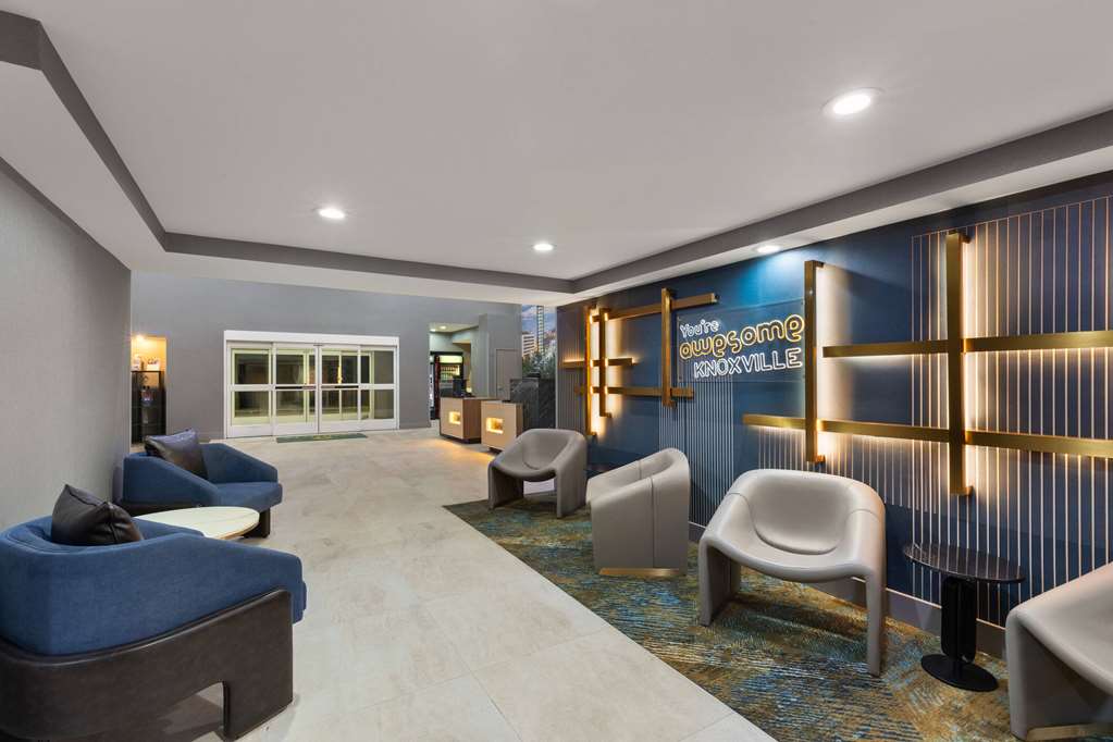 La Quinta Inn & Suites by Wyndham Knoxville Papermill - photo 24