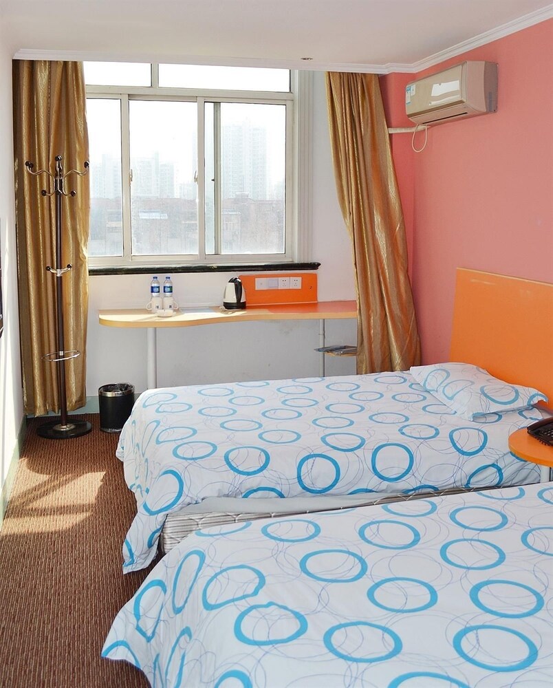 Motel 168 Hotel — hotel in Urumqi