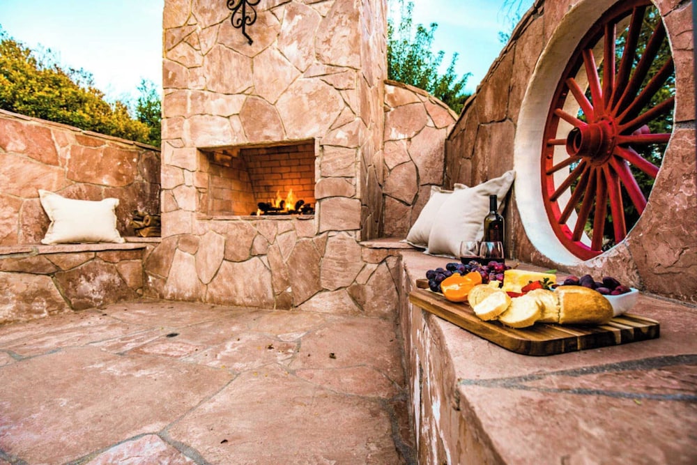5 Acre Estate w Lake Pool & Hot Tub De Luz by Avantstay - photo 8