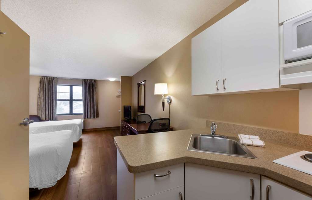 Extended Stay America Cleveland Brooklyn - photo 24