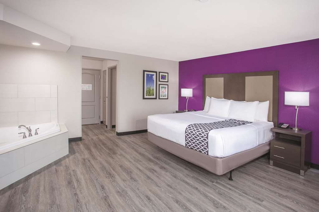 La Quinta Inn & Suites by Wyndham Effingham - photo 12