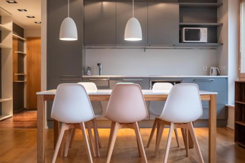 Dream Stay Stylish Apartment near Old Town with Free Parking