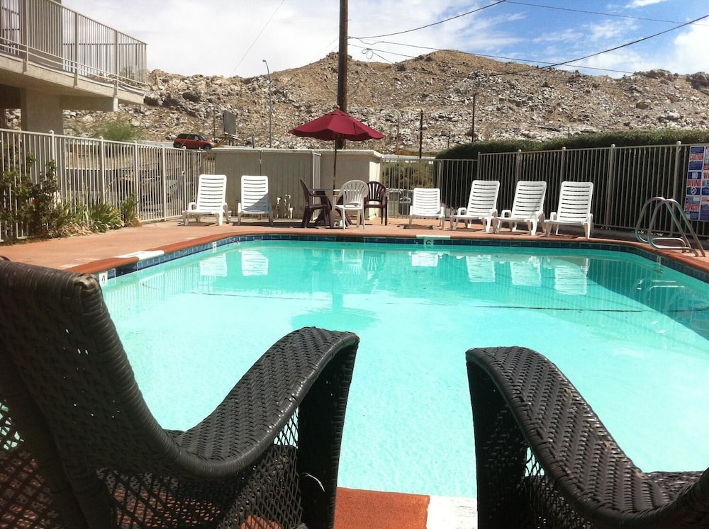 Hilltop Inn & Suites - photo 22