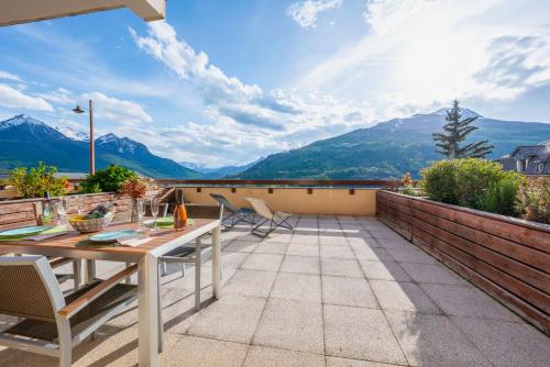 Le 32 Panoramique Plein soleil tout confort — 4-Star Luxury Hotel in Briancon, France