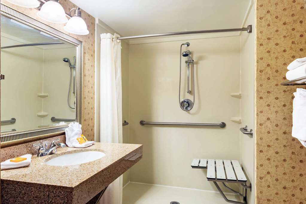 La Quinta Inn & Suites by Wyndham Kennewick - photo 13