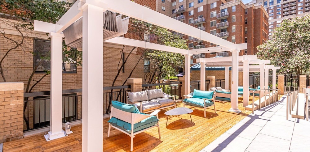Spectacular Condo At Ballston With Gym — 4-Star Luxury Hotel in Arlington, United States