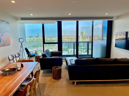 Modern 3 Bedroom Apartment with Amazing Views — 4-Star Luxury Hotel in Melbourne, Australia