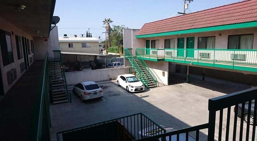 Bristol Motel - photo 21