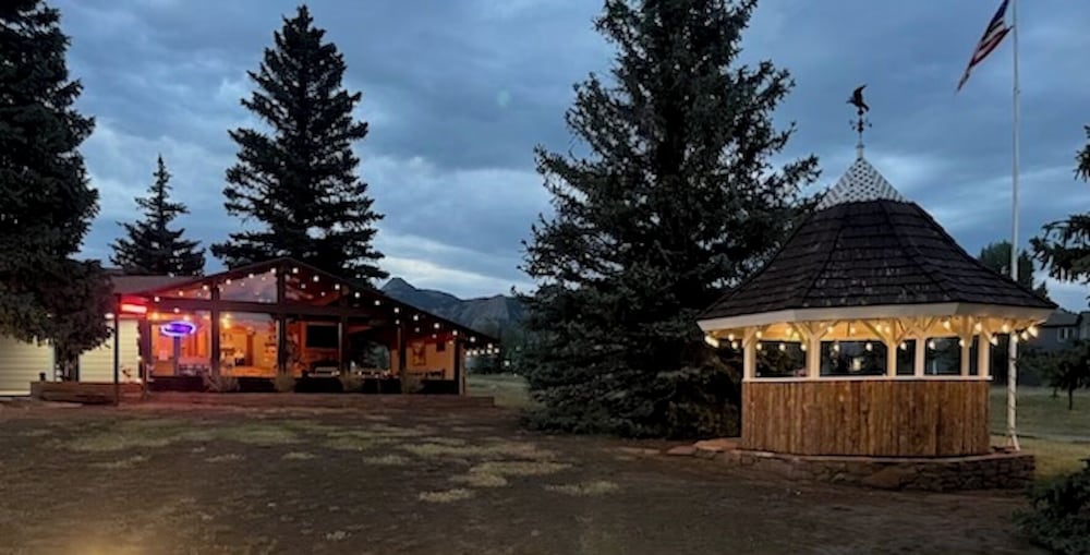 Columbine Inn - carbon neutral hotel in Estes Park