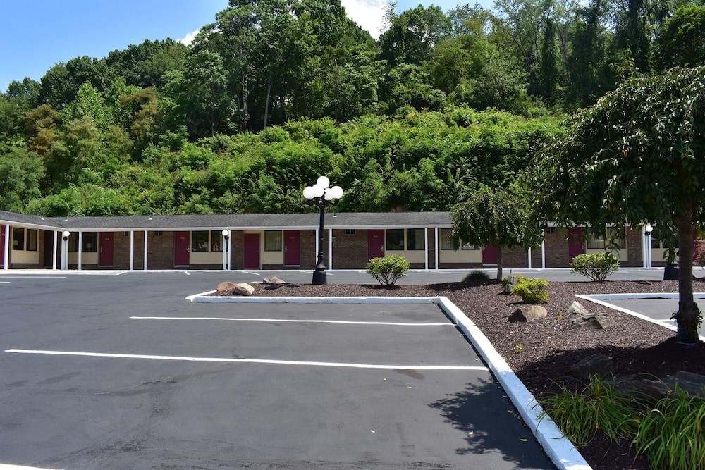 South Hills Motel - photo 45