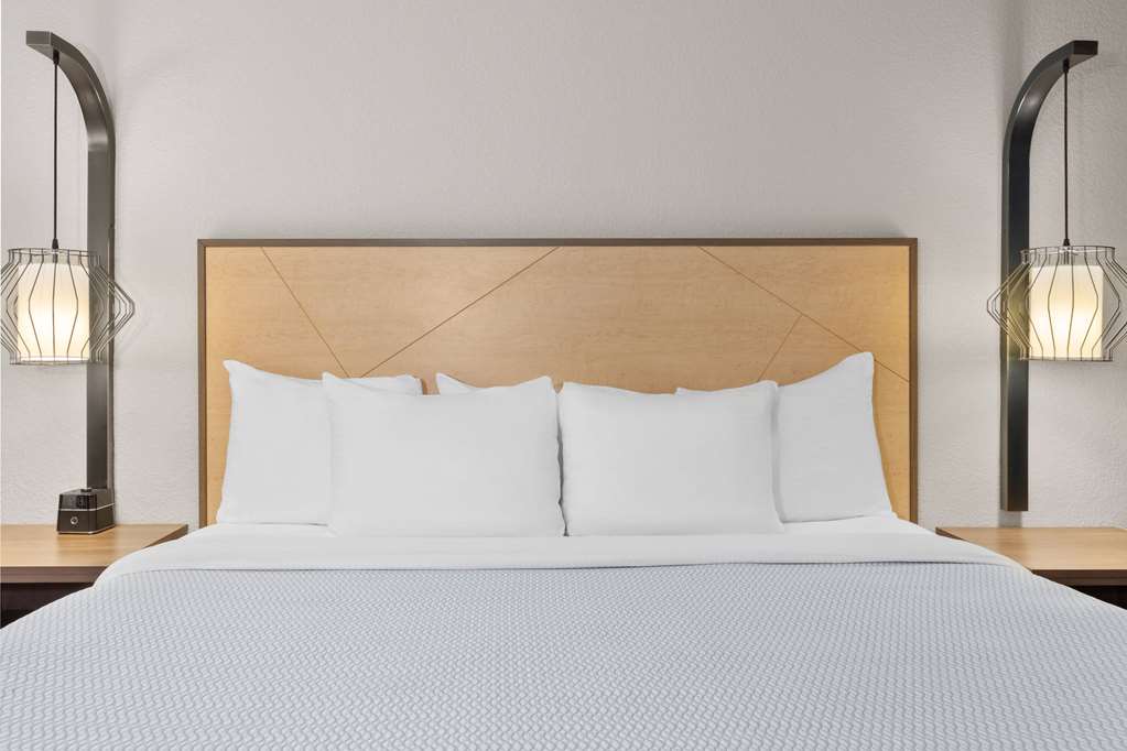 La Quinta Inn & Suites by Wyndham Ft. Pierce - photo 15