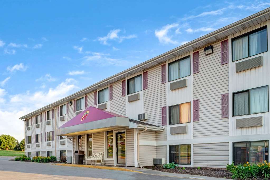 Super 8 Omaha West L St NE - featured photo