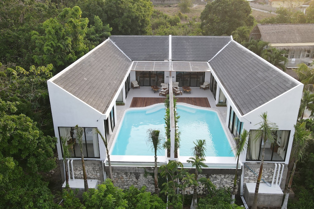 Villa Floravita by BaliSuperHost — 4-Star Luxury Hotel in Pecatu, Indonesia