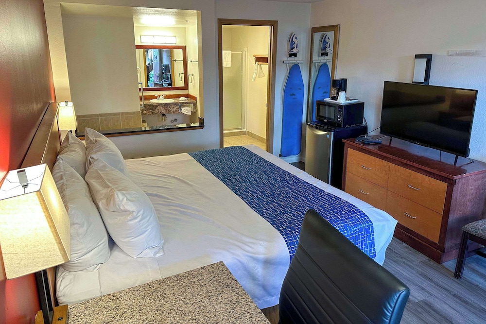 Econo Lodge Edmonds North Seattle - photo 17