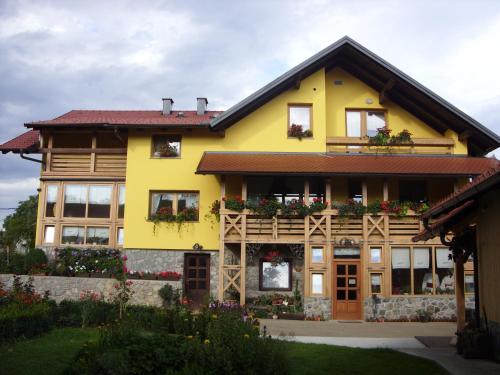 Tourist Farm Ob Izviru Krupe — Semic